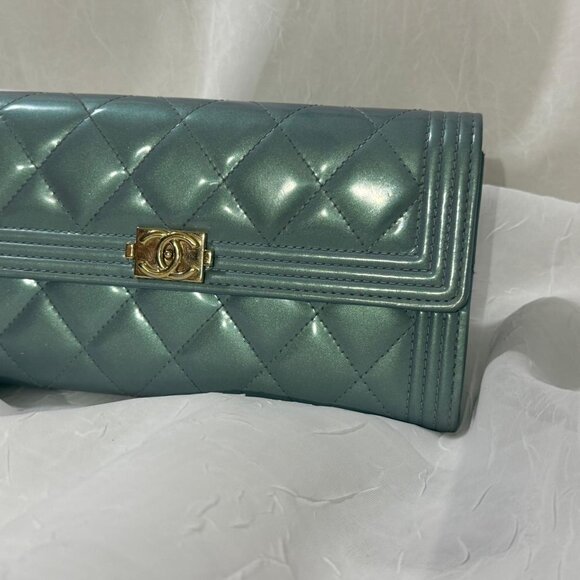 CHANEL Boy Quilted Long Flap Wallet in metallic blue with silver hardware - Picture 3 of 15